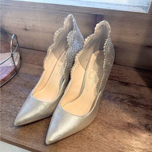 Jessica Simpson pumps